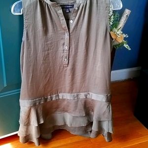 BR women's sleeveless top